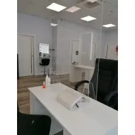 Permatoma apsauginė barjera – apsauginis stiklas manikiūro meistrams