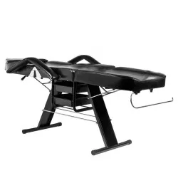 Juoda pedikiūro–kosmetologinė kušetė su popieriaus laikikliu