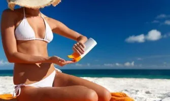 Kaip išsirinkti tinkamiausią saulės apsaugos kremą?