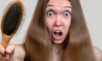 Kovojate su plaukų slinkimu? Ar išbandėte HairMax LaserComb lazerinę šuką?